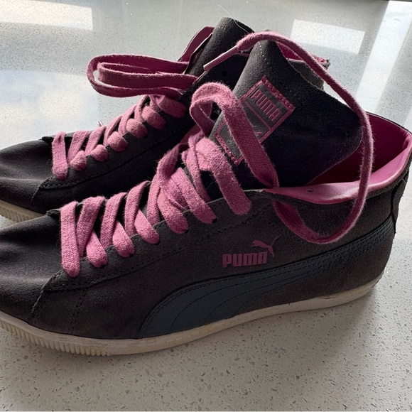 Puma Sneakers- ladies size 7.5 - Picture 2 of 4